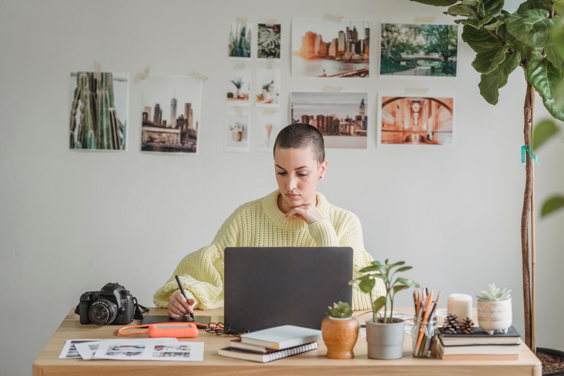 Content Specialist là gì? – Định nghĩa và bản chất - Content Specialist Là Gì? Vai Trò, Kỹ Năng Và Lộ Trình Nghề Nghiệp 