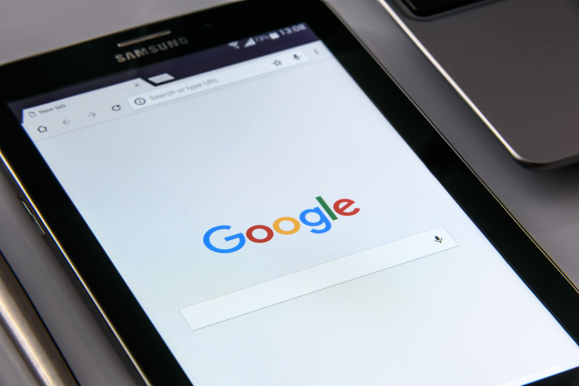 1. Holistic SEO là gì? Định nghĩa và bản chất - Holistic SEO Là Gì? Chiến Lược SEO Toàn Diện Giúp Doanh Nghiệp Bứt Phá B