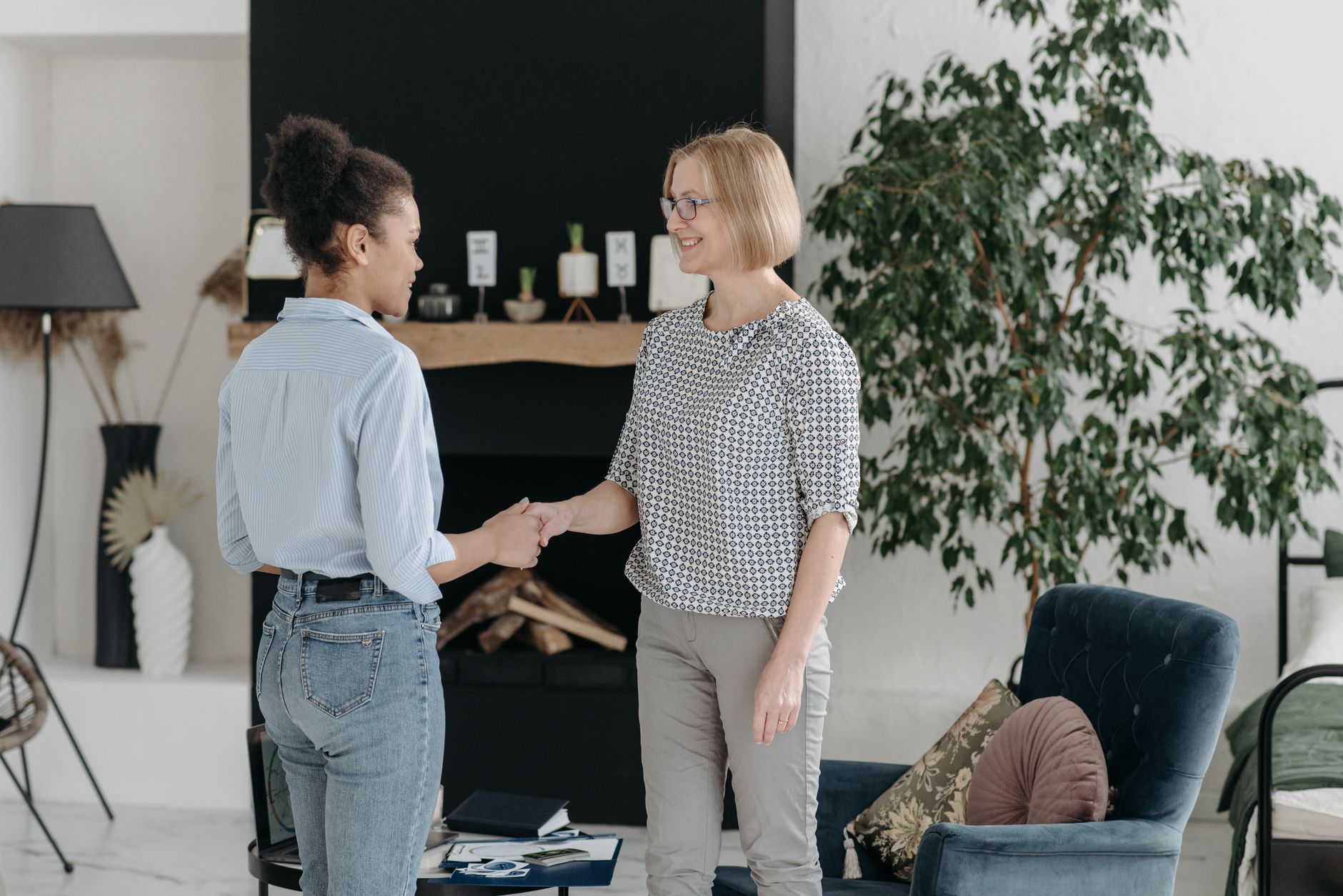 1. Referral Marketing là gì? Tại sao nó là "át chủ bài" năm 2026 - Referral Marketing Strategy: chiến lược tối ưu hiệu quả