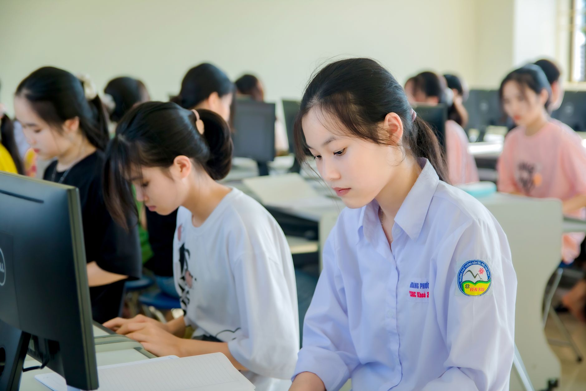 1. Tại Sao Thiết Kế Website Ecommerce Đúng Là Vấn Đề Sống Còn? - Thiết Kế Website Ecommerce: Cách Làm Đúng Từ Đầu