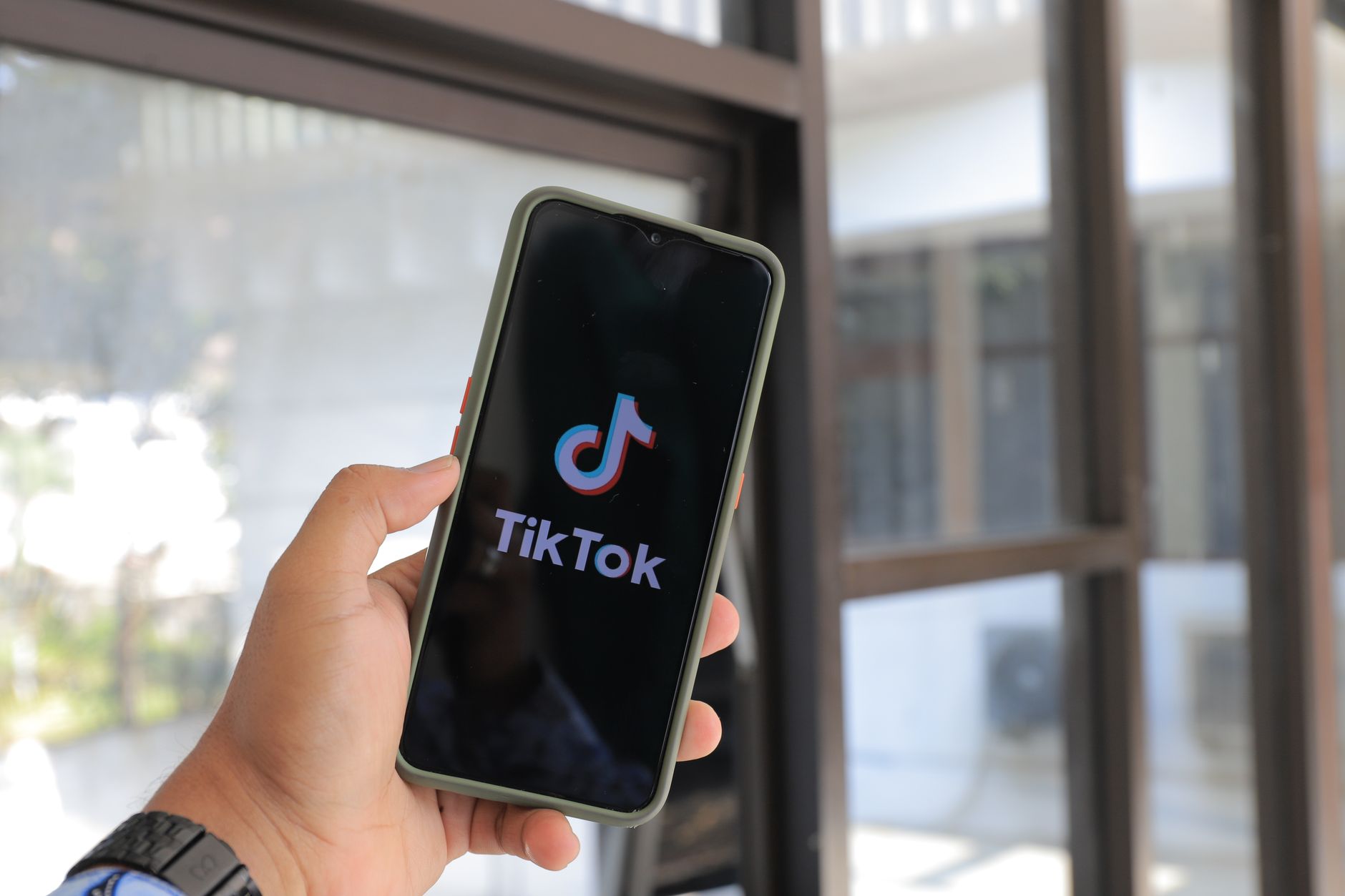 1. Tại sao TikTok Ads là "mỏ vàng" cho Ecommerce năm 2026? - TikTok Ads Cho Ecommerce: Case Study Thực Tế Từ NgoiSaoMedi