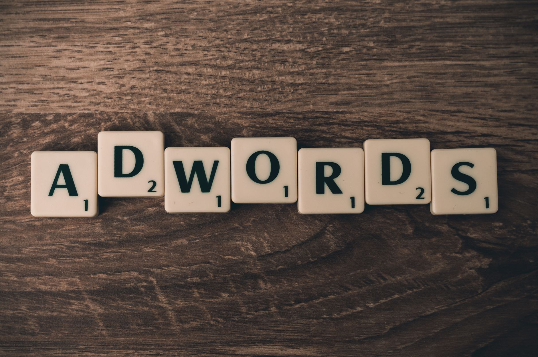 1. Mở đầu: Khi SEO "tự bắn vào chân mình" - Từ Keyword Cannibalization Đến Keyword Proximity Là Gì: Lộ Trình Hoàn Chỉnh