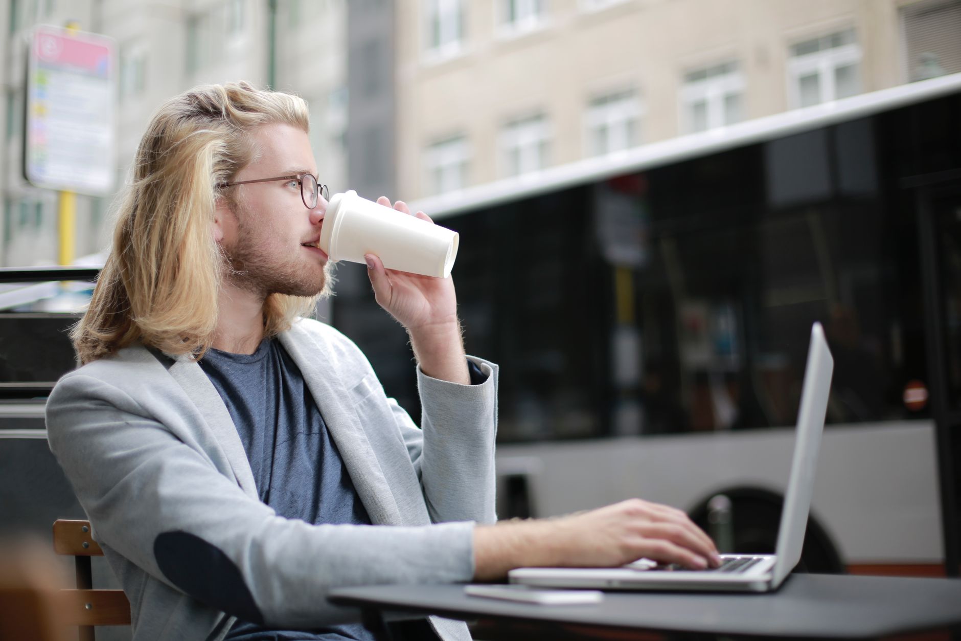 Vì sao freelancer SEO thất bại ngay từ dự án đầu tiên? - Vì Sao Freelancer SEO Dễ Thất Bại Khi Nhận Dự Án Đầu Tiên? + Cô